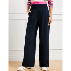 Wide-Leg Pull-On Pants in Black